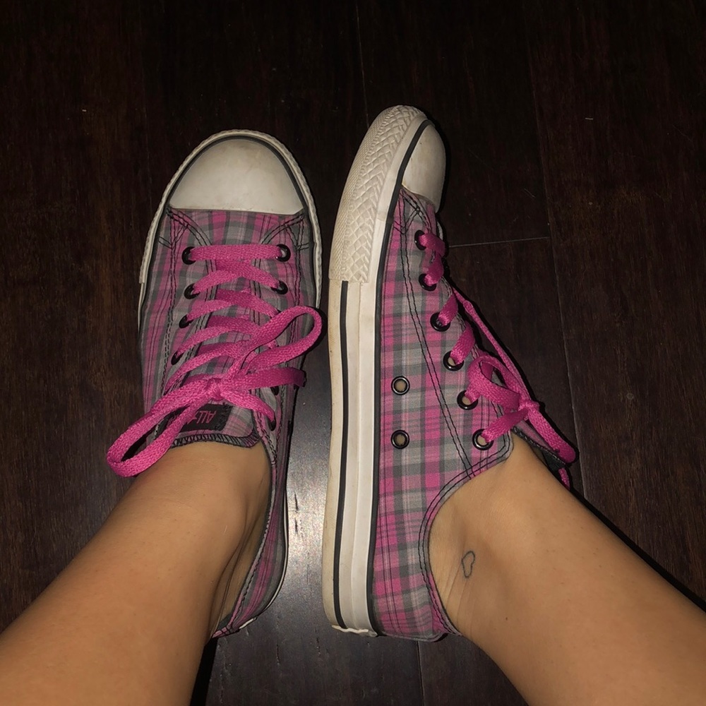 Plaid low top converse
